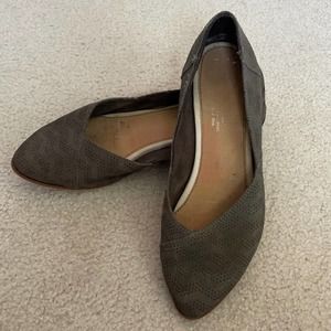 Toms suede pointed toe ballet flats